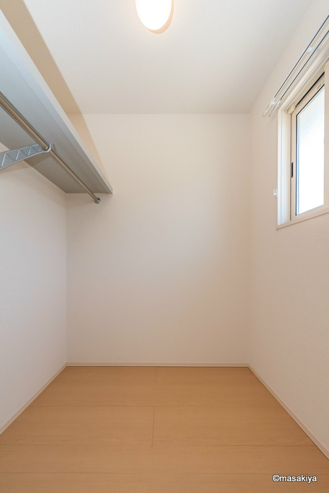 ディアコート金箱の居間・リビング|ウォークインクローゼット