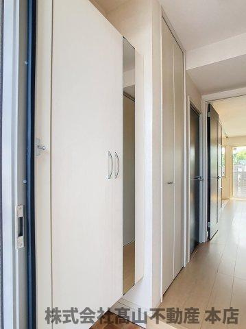 宗像市陵厳寺３丁目のアパートの玄関