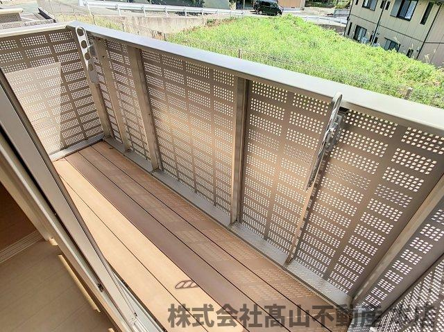 宗像市陵厳寺３丁目のアパートのバルコニー