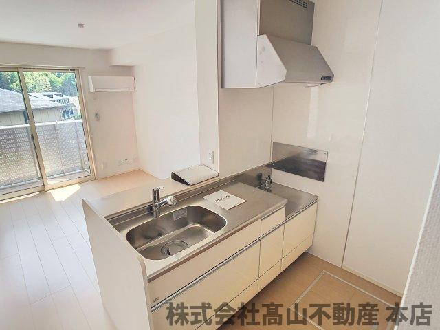 宗像市陵厳寺３丁目のアパートのキッチン