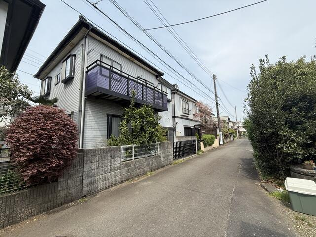 国分寺市東戸倉１丁目の中古一戸建の前面道路含む現地写真| 