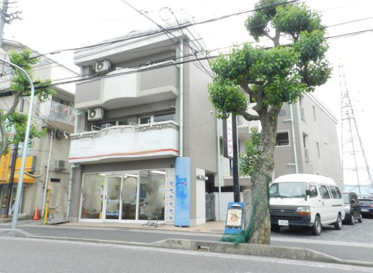 大津市一里山２丁目の店舗一部の外観