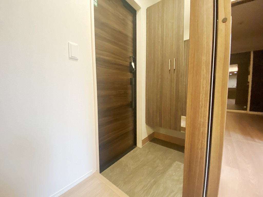 ノーブルラフィネ白幡の玄関