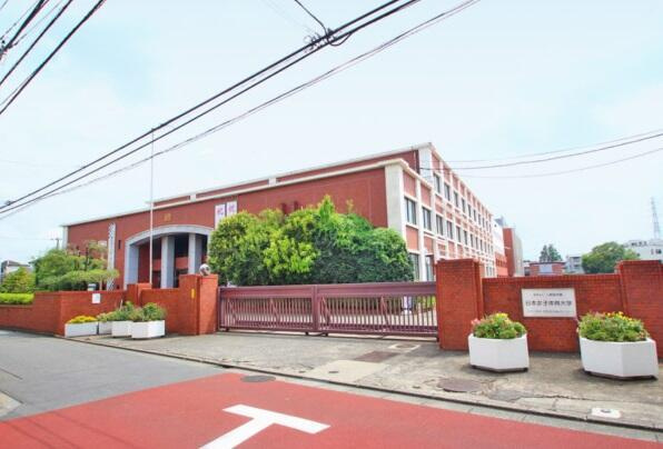 三鷹市北野１丁目の中古一戸建の前面道路含む現地写真|日本女子体育大学附属…まで666m 
