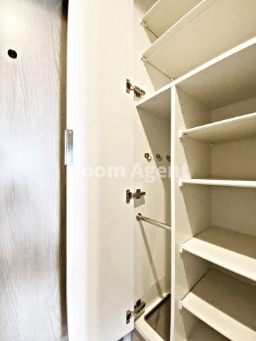 メイクスアート太閤通の玄関