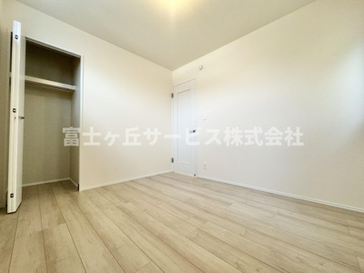 【寝室】 | 静岡市葵区北番町 2期 新築一戸建て A号棟 | 落ち着いて過ごせる寝室です
