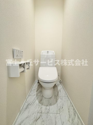 【トイレ】 | 静岡市葵区北番町 2期 新築一戸建て A号棟 | 2Fトイレです