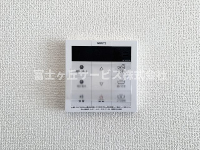 【発電・温水設備】 | 静岡市葵区北番町 2期 新築一戸建て A号棟 | リビングからも操作ができて便利です