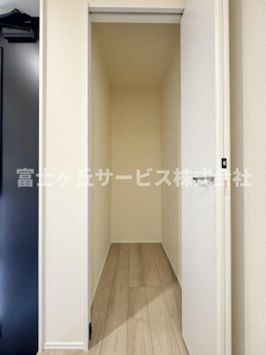 【収納】 | 静岡市葵区北番町 2期 新築一戸建て A号棟 | 玄関にあるシューズクロークです