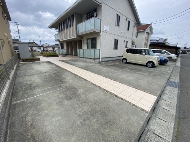 プロヌーブ下太田の駐車場