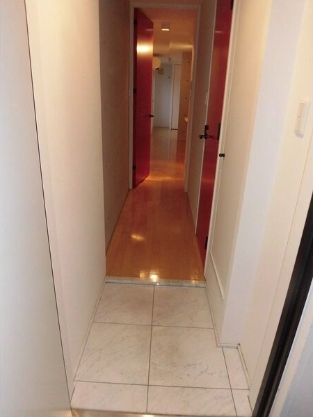 リアライズ名城公園の玄関