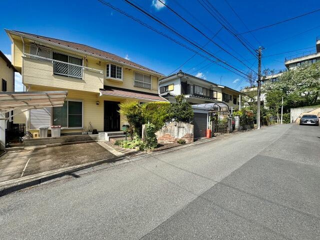 八王子市長沼町の中古一戸建の前面道路含む現地写真|お気軽にお問い合わせください！ 