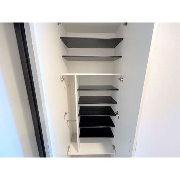 セレニテ西中島アリア弐番館の収納