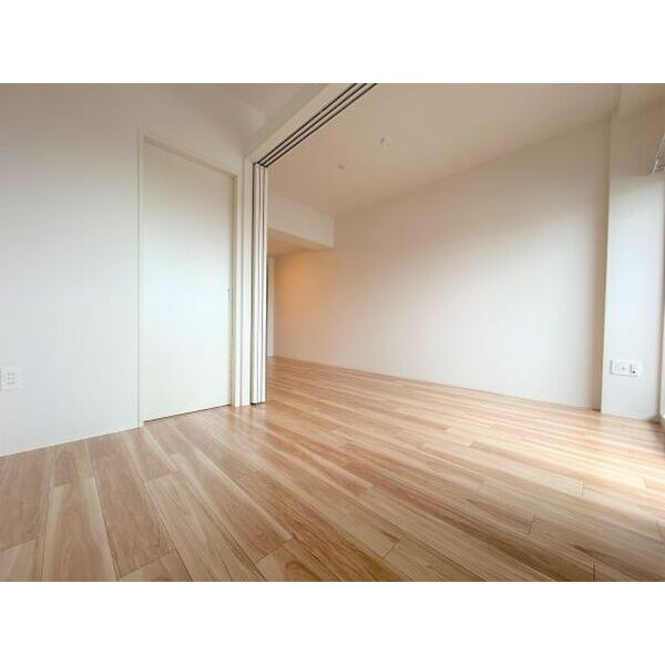 セレニテ西中島アリア弐番館の居間・リビング