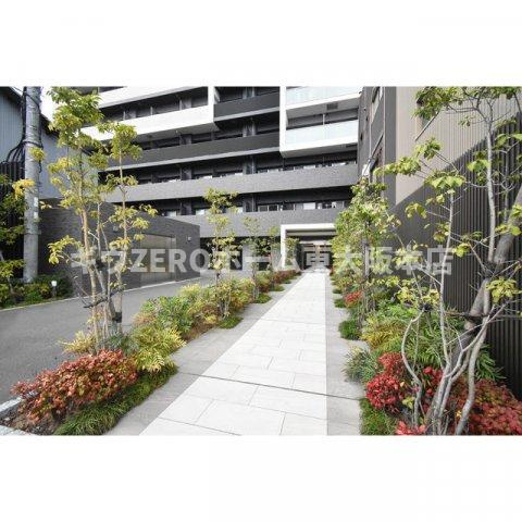 アドバンス大阪バレンシアのエントランス