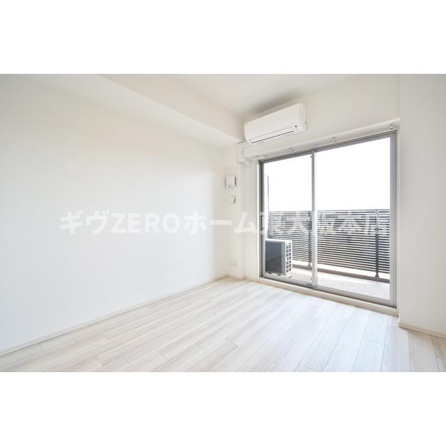 アドバンス大阪バレンシアの居間・リビング