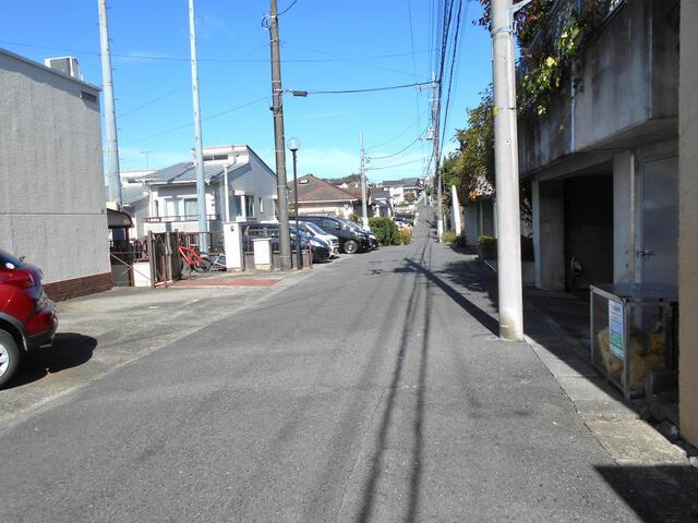 町田市玉川学園３丁目の中古一戸建の前面道路含む現地写真|前面公道 