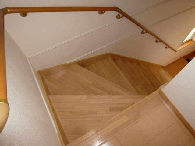 グローリアＢの内装|階段