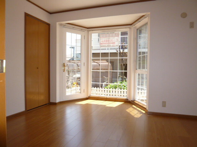 ツインシャトーBの居間・リビング|洋室