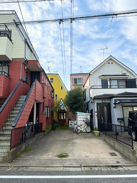 江戸川区北篠崎２丁目の中古一戸建の前面道路含む現地写真| 