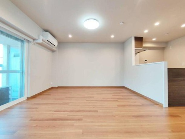 【居間・リビング】 | 目白ハイツ | 暮らす家族に、訪ねてくる友人知人に、清らかで艶やかな時間をもたらしてくれるリビングです。