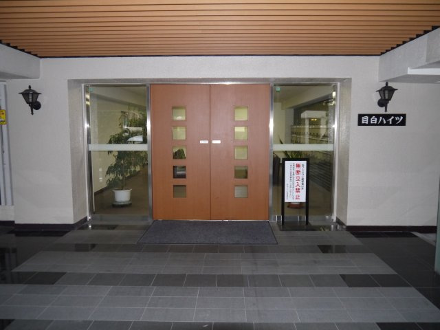 【エントランス】 | 目白ハイツ | 清廉とされたエントランスになっています。