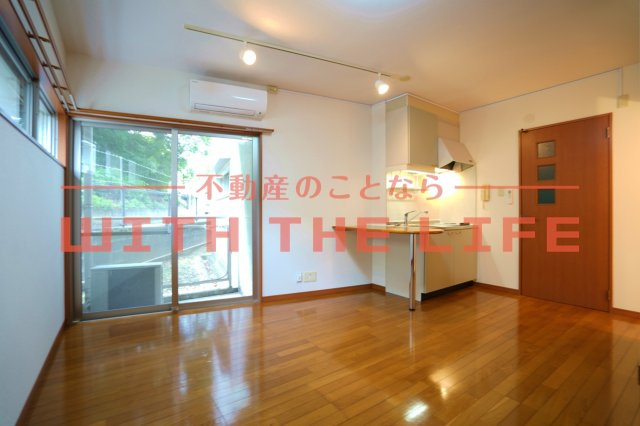 ロッヂングスオーク【キャッシュバック対象物件】の居間・リビング|リビングです