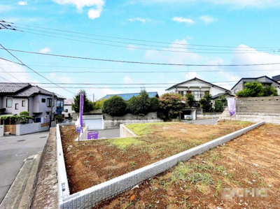 【外観】 | ◆旭区白根新築1号棟◆ | ◆爽やかな青空の下に贅沢なほどに降り注ぐ陽光、豊かな居住性と、クオリティが見事に調和した住空間は、住まうことの喜びを感じさせてくれます。ゆとりある広い敷地で開放的なお住まいです。