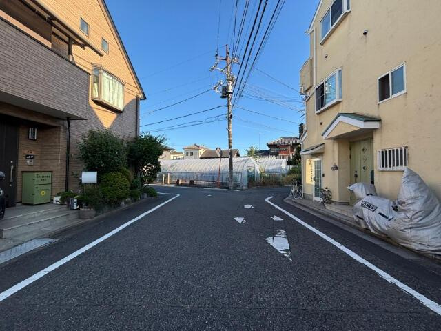 江戸川区北篠崎２丁目の中古一戸建の前面道路含む現地写真| 