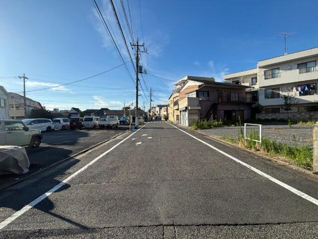 江戸川区北篠崎２丁目の中古一戸建の前面道路含む現地写真| 