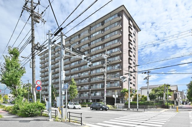 メガロコープ西宮Ⅱ1号棟の外観|阪神本線「西宮」駅徒歩15分×2025年9月室内リフォーム済で室内大変美麗なお部屋です◎専有面積69.30㎡3LDK+WIC◎皆様からのご連絡を心よりお待ちしております。