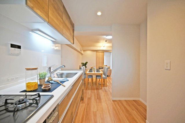 メガロコープ西宮Ⅱ1号棟のキッチン|独立キ型キッチンなのでキッチンの横に位置するリビングやダイニングルームのスペースを広く活用することができます。