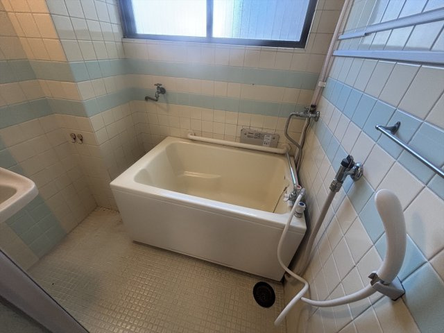 【浴室】 | グリーンヒル徳丸 | 一日の疲れを癒すバスルームは、心地よいリラックスを叶える清潔感溢れる美しい空間です。