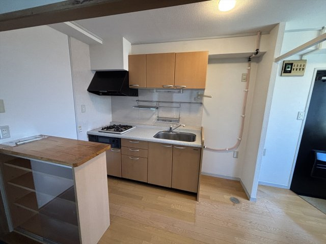 【キッチン】 | グリーンヒル徳丸 | 落ち着いた色味の木目調のシステムキッチン。