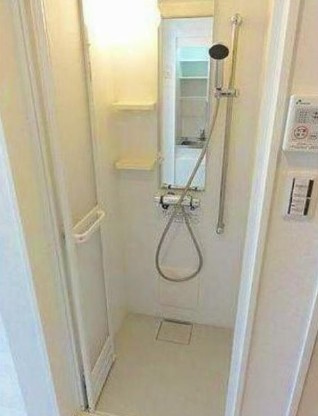 【シャワールーム】
