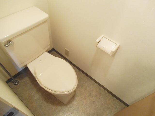 モンプラトー平山のトイレ|バストイレ別です♪