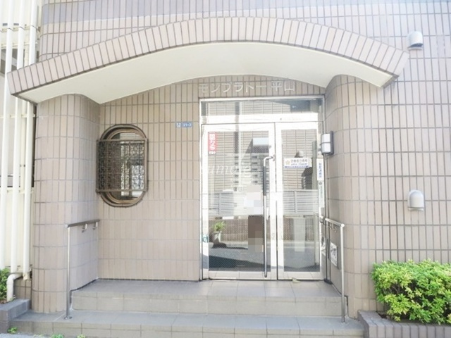 モンプラトー平山のエントランス|エントランスです☆