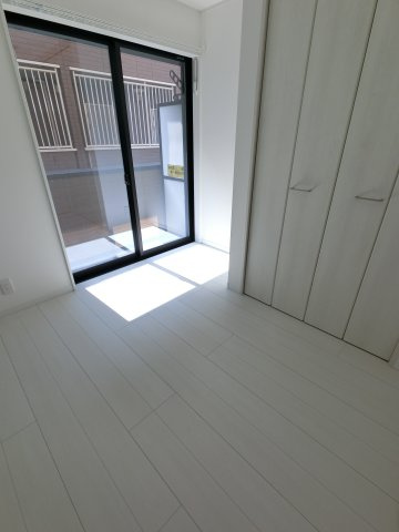 ペルル穴川の洋室