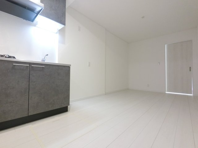 ペルル穴川の居間・リビング