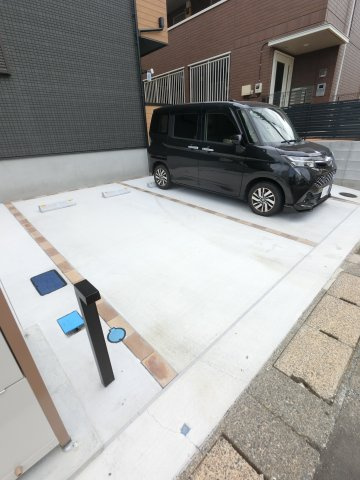 ペルル穴川の駐車場