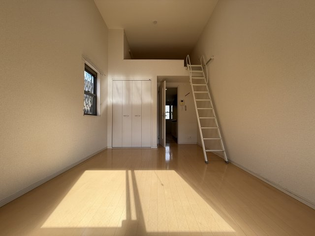 レジデンス石橋の居間・リビング