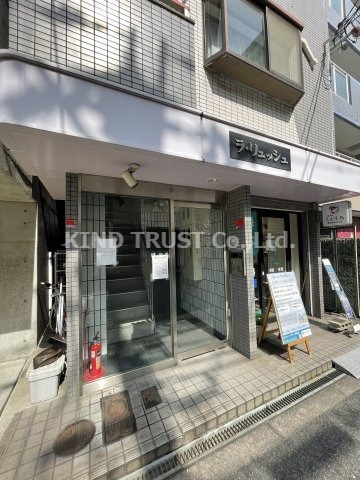 ラ・リッシュのエントランス|毎日通るエントランスはこのようになっています