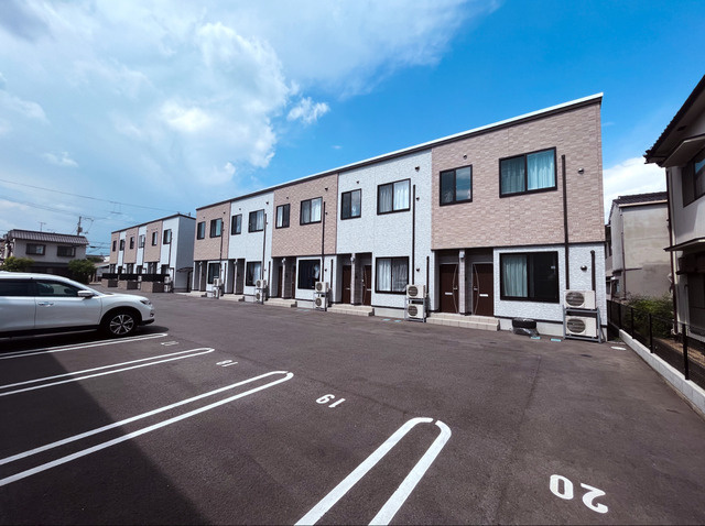 カルムコート東棟の駐車場