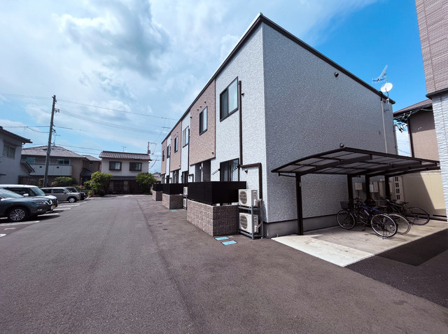 カルムコート東棟の駐車場