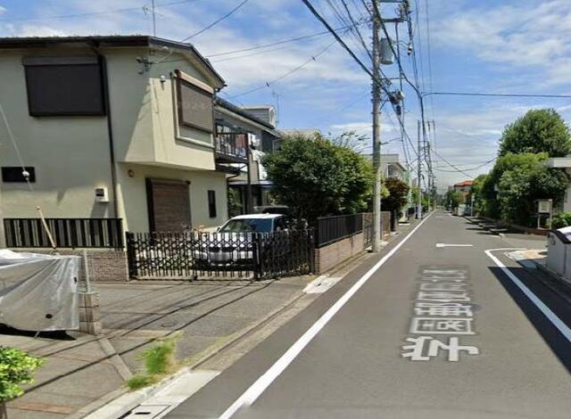 小平市学園西町３丁目の中古一戸建の前面道路含む現地写真| 