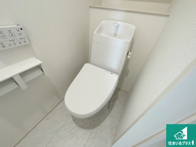 明石市太寺天王町　新築一戸建てのトイレ|1・2階の2ヶ所にあるので、朝の忙しい時間の順番待ちもなく、深夜の利用にも大変便利です。