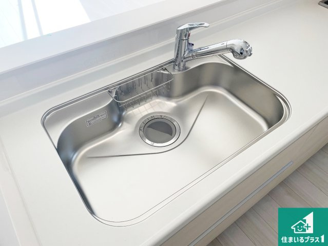 明石市太寺天王町　新築一戸建ての設備|蛇口の先端に浄水器を内蔵しています！原水と浄水、お湯と冷水、シャワーの切替えがワンタッチなので用途によって使い分けられます。