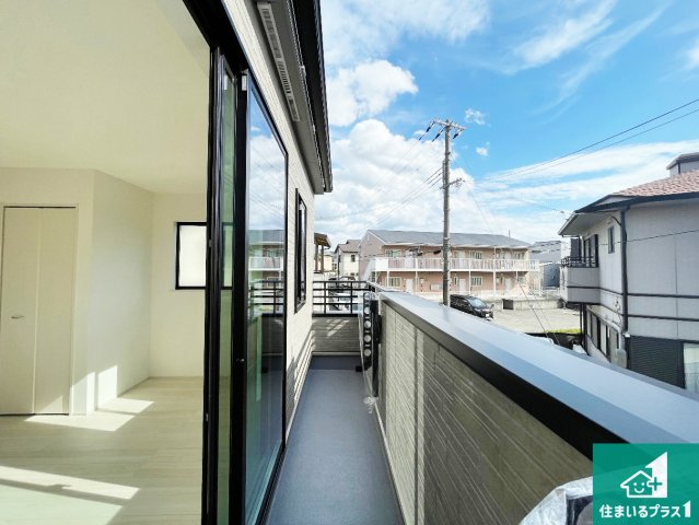 明石市太寺天王町　新築一戸建てのバルコニー|ワイドバルコニーは洗濯物を干すスペースが広いのでご家族が多くても安心！