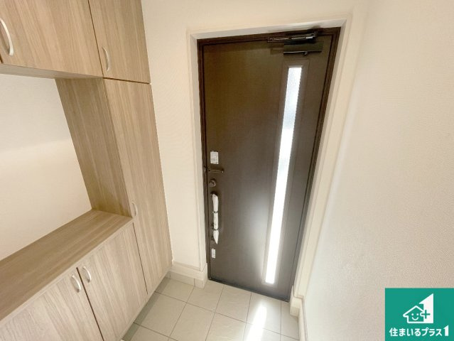 明石市太寺天王町　新築一戸建ての玄関|シューズボックスにはたくさんの靴が収納できるので玄関周りはいつもスッキリ！ご家族が増えても安心！