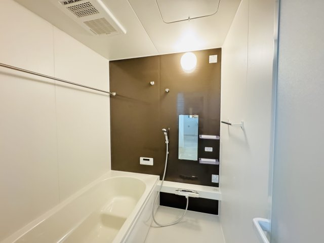 【浴室】 | 柏市亀甲台町２丁目新築戸建 | 手元で水流切り替えシャワーヘッド
